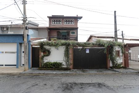 Casa para alugar com 320m², 3 quartos e 10 vagasFachada