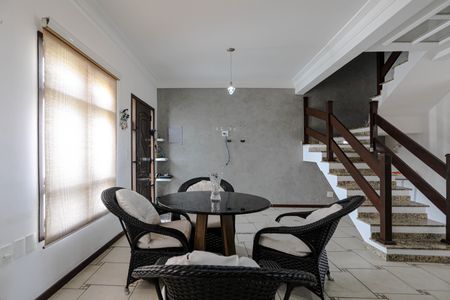 Casa para alugar com 320m², 3 quartos e 10 vagasEntrada