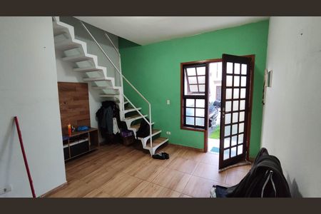 Sala de casa de condomínio para alugar com 2 quartos, 60m² em Jardim Dayse, Ferraz de Vasconcelos