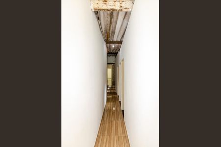 Corredor de casa para alugar com 3 quartos, 140m² em Jardim Santa Lucrecia, São Paulo