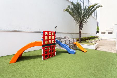 Apartamento para alugar com 100m², 3 quartos e 2 vagasÁrea comum - Playground