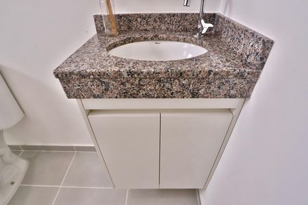 Banheiro de kitnet/studio para alugar com 1 quarto, 26m² em Belenzinho, São Paulo