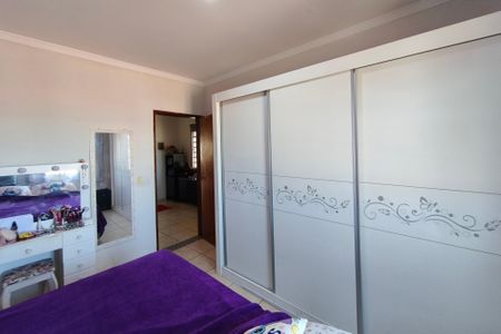 Casa à venda com 240m², 5 quartos e 3 vagasQuarto 2