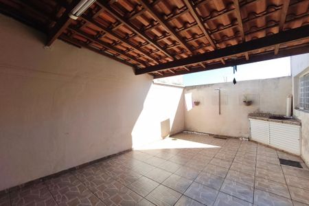 Casa à venda com 240m², 5 quartos e 3 vagasQuintal