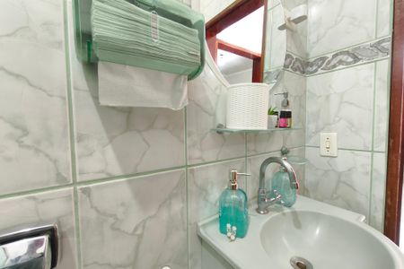 Casa à venda com 240m², 5 quartos e 3 vagasBanheiro Social