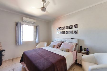 Casa à venda com 240m², 5 quartos e 3 vagasQuarto Suíte