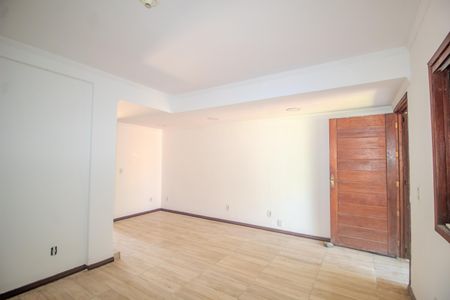 Casa à venda com 110m², 2 quartos e 2 vagas Casa à venda com 110m², 2 quartos e 2 vagasSala