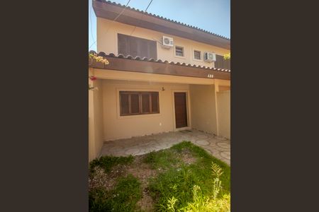 Casa à venda com 110m², 2 quartos e 2 vagas Casa à venda com 110m², 2 quartos e 2 vagasFachada