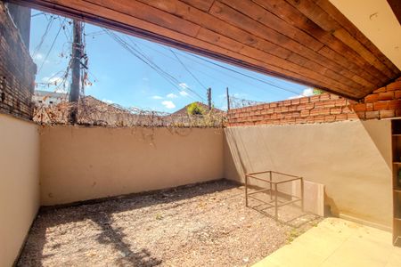 Casa à venda com 110m², 2 quartos e 2 vagas Casa à venda com 110m², 2 quartos e 2 vagasQuintal