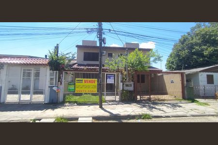 Casa à venda com 110m², 2 quartos e 2 vagas Casa à venda com 110m², 2 quartos e 2 vagasFachada