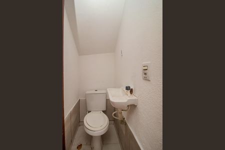 Banheiro de casa à venda com 2 quartos, 110m² em Camaquã, Porto Alegre