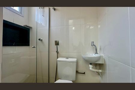 Apartamento para alugar com 68m², 2 quartos e 2 vagasBanheiro de serviço 