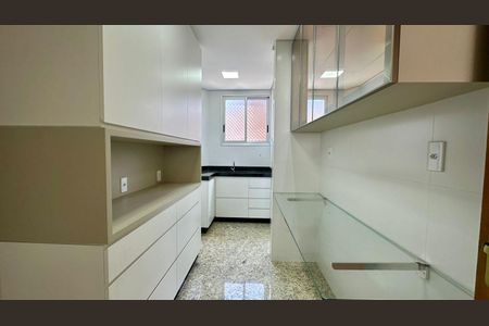 Apartamento para alugar com 68m², 2 quartos e 2 vagasCozinha 
