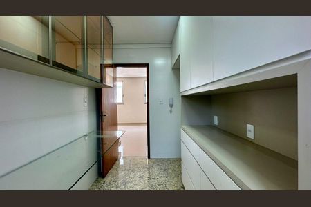 Apartamento para alugar com 68m², 2 quartos e 2 vagasCozinha 