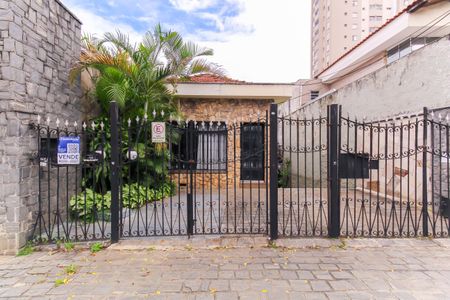 Casa para alugar com 340m², 3 quartos e 8 vagas Casa para alugar com 340m², 3 quartos e 8 vagasFachada