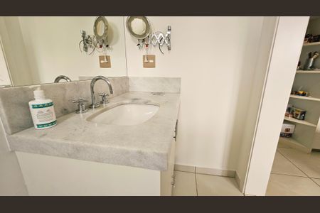 Casa de condomínio à venda com 393m², 4 quartos e 6 vagas