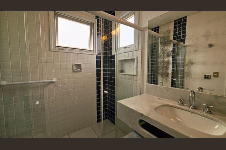 Casa de condomínio à venda com 393m², 4 quartos e 6 vagas