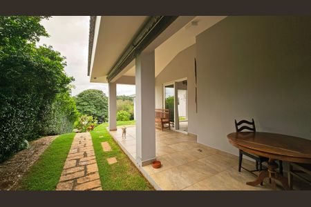 Casa de condomínio à venda com 393m², 4 quartos e 6 vagas