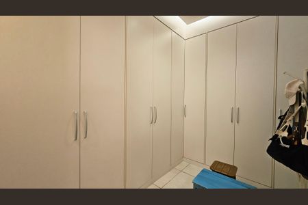 Casa de condomínio à venda com 393m², 4 quartos e 6 vagas