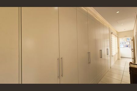 Casa de condomínio à venda com 393m², 4 quartos e 6 vagas