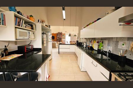 Casa de condomínio à venda com 393m², 4 quartos e 6 vagas