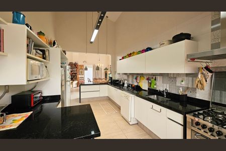 Casa de condomínio à venda com 393m², 4 quartos e 6 vagas