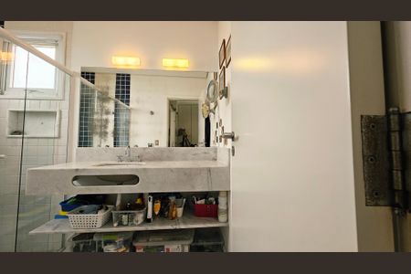 Casa de condomínio à venda com 393m², 4 quartos e 6 vagas