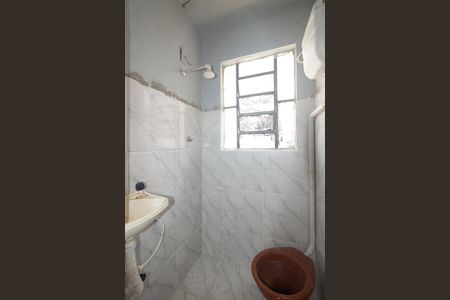 Banheiro de kitnet/studio para alugar com 1 quarto, 58m² em Inhoaíba, Rio de Janeiro