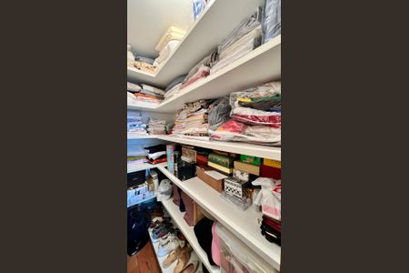 Apartamento à venda com 120m², 4 quartos e 2 vagasrouparia 