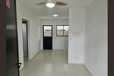 Sala/cozinha de casa de condomínio para alugar com 2 quartos, 65m² em Parque Residencial Candido Portinari, Ribeirão Preto