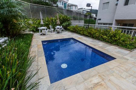 Casa de condomínio à venda com 73m², 2 quartos e 2 vagasPiscina