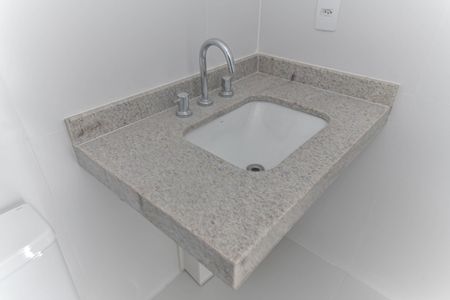 Apartamento à venda com 76m², 2 quartos e 1 vaga Apartamento à venda com 76m², 2 quartos e 1 vagaBanheiro da Suíte 1