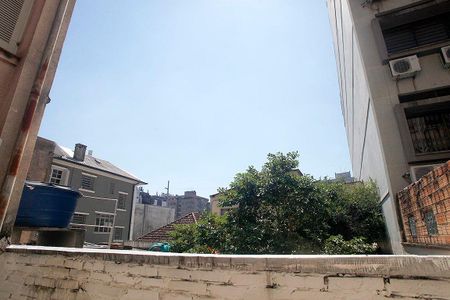Sala Vista de apartamento para alugar com 2 quartos, 75m² em Petrópolis, Porto Alegre
