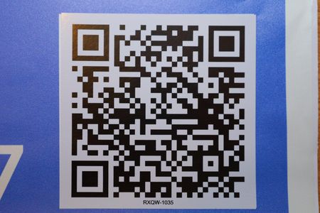 Apartamento para alugar com 42m², 2 quartos e sem vagaPlaca instalada na janela do imóvel (3º andar) - Código da placa: RXQW-1035