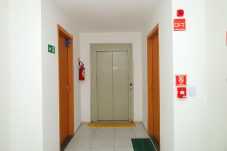 Apartamento para alugar com 42m², 2 quartos e sem vagaÁrea comum - Saguão do andar