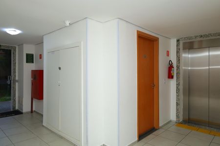 Apartamento para alugar com 42m², 2 quartos e sem vagaÁrea comum - Saguão do prédio