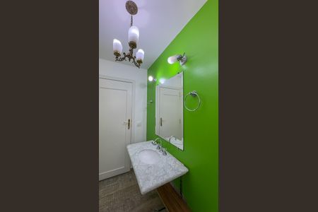 Banheiro da Suíte de casa para alugar com 1 quarto, 25m² em Itaim Bibi, São Paulo