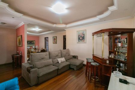 Casa para alugar com 3 quartos, 310m² em São João Batista, Belo Horizonte