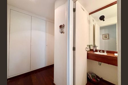 Apartamento para alugar com 184m², 4 quartos e 1 vagaLavabo