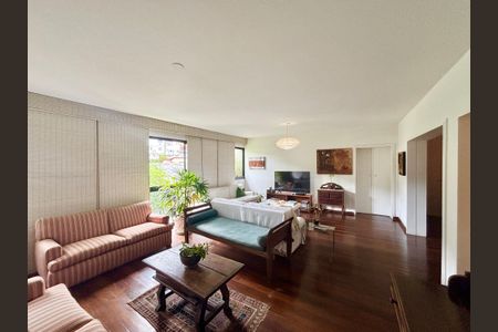 Apartamento para alugar com 184m², 4 quartos e 1 vagaSala