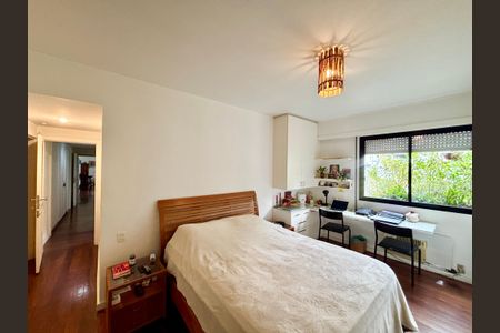 Apartamento para alugar com 184m², 4 quartos e 1 vagaSuíte 