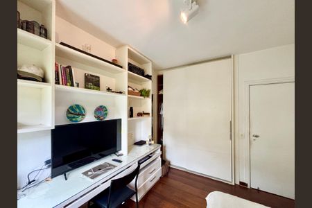 Apartamento para alugar com 184m², 4 quartos e 1 vagaQuarto 2