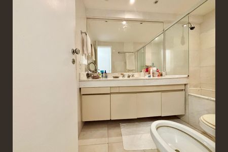 Apartamento para alugar com 184m², 4 quartos e 1 vagaSuíte