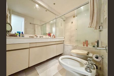 Apartamento para alugar com 184m², 4 quartos e 1 vagaSuíte