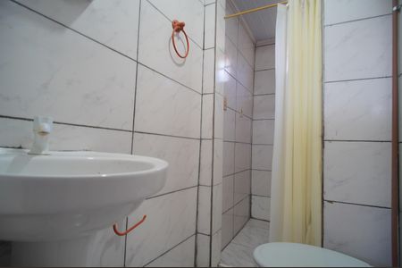 Banheiro de kitnet/studio para alugar com 1 quarto, 40m² em Santos Dumont, São Leopoldo