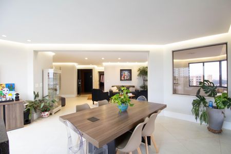 Apartamento à venda com 279m², 3 quartos e 5 vagas Apartamento à venda com 279m², 3 quartos e 5 vagasSala