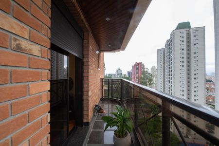 Apartamento à venda com 279m², 3 quartos e 5 vagas Apartamento à venda com 279m², 3 quartos e 5 vagasVaranda Suíte 2