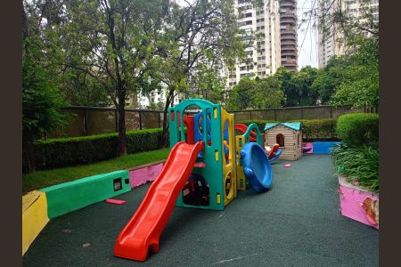Apartamento à venda com 279m², 3 quartos e 5 vagas Apartamento à venda com 279m², 3 quartos e 5 vagasÁrea comum - Playground