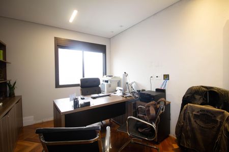 Apartamento à venda com 279m², 3 quartos e 5 vagas Apartamento à venda com 279m², 3 quartos e 5 vagasEscritório