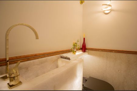 Apartamento à venda com 279m², 3 quartos e 5 vagas Apartamento à venda com 279m², 3 quartos e 5 vagasLavabo